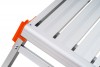 <p>Ampia superficie di calpestio zigrinata e antiscivolo.</p>